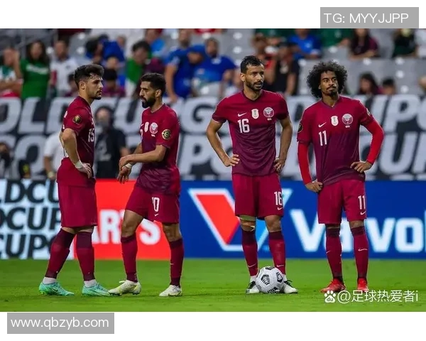 卡塔尔足球明星齐聚一堂精彩合照展现足球魅力与团结精神
